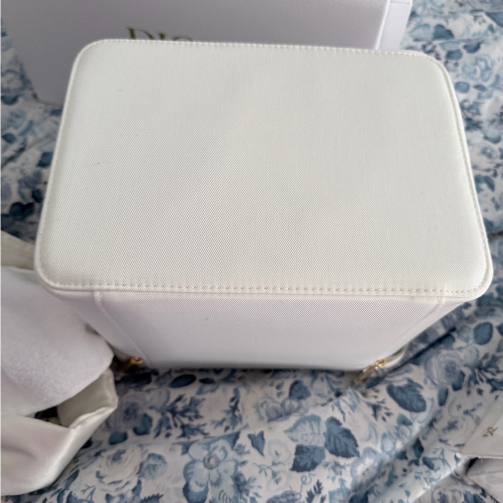 White Dior Beauty Vanity Case - Picture 4 of 5